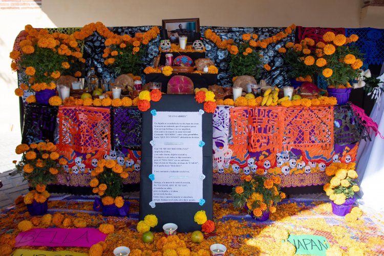 Adultos mayores de Jojutla colocaron  formidables exposiciones de ofrendas