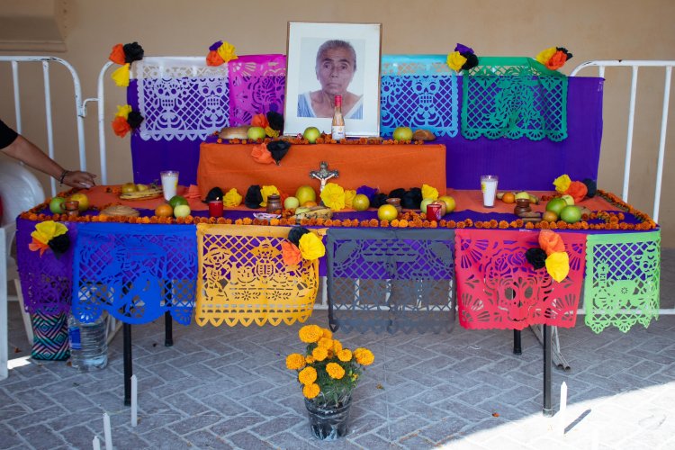 Adultos mayores de Jojutla colocaron  formidables exposiciones de ofrendas