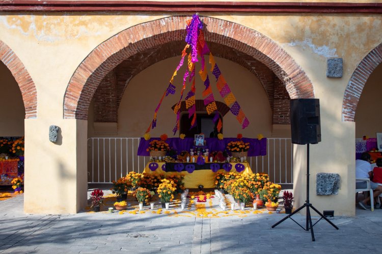 Adultos mayores de Jojutla colocaron  formidables exposiciones de ofrendas