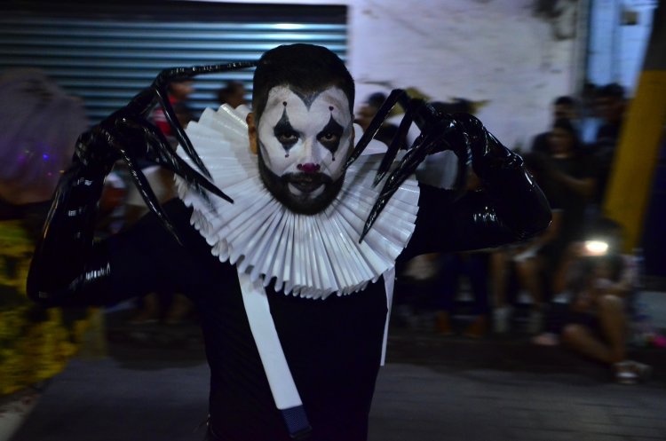 Luz, color y música en el desfile del festival Almas de Luz Jojutla