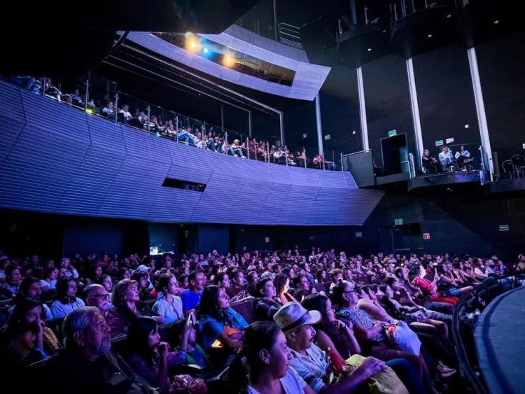 Se presentó compañía morelense  Tina Toda Luz en martes de teatro