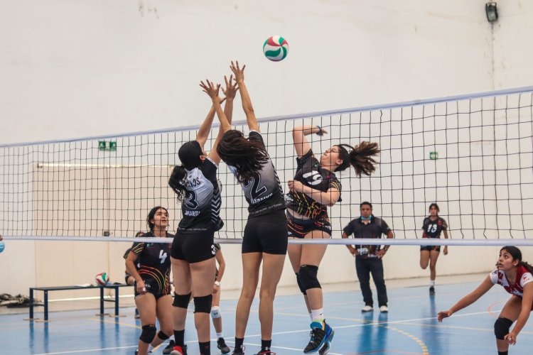 Invitan a participar en torneo de voleibol en el parque Revolución