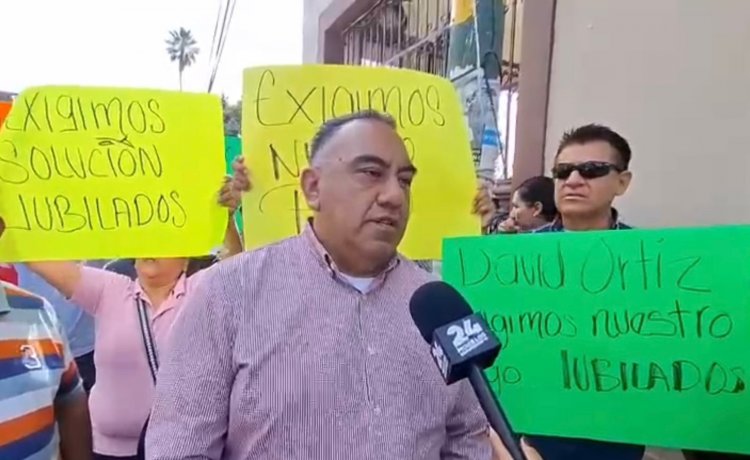 Polis jubilados protestan  ante pagos incompletos