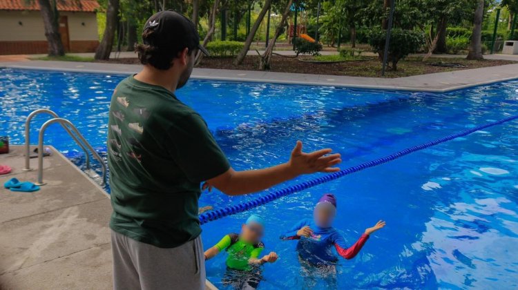 Hay clases de natación gratuitas en Cuernavaca