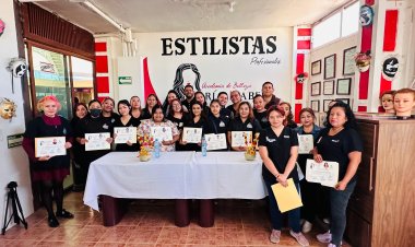 20 mujeres de Jojutla terminan el curso de estilismo intensivo