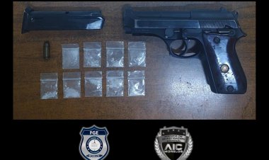 Por traer presuntas drogas y arma prohibidas lo detienen