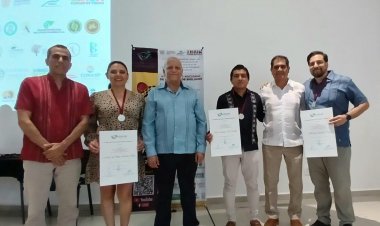 Reconoció Federación Mexicana de Colegios  de Biólogos a un par de académicos de UAEM