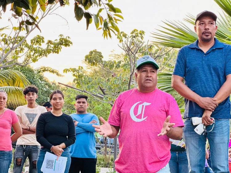 Alan Martínez edil de Jojutla entregó  alarma vecinal en el Higuerón, Centro