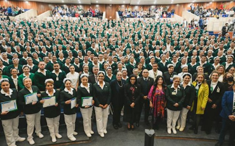 Concluyó relevante curso de enfermería en el IMSS