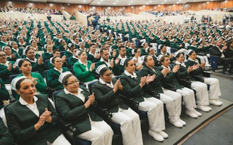 Concluyó relevante curso de enfermería en el IMSS