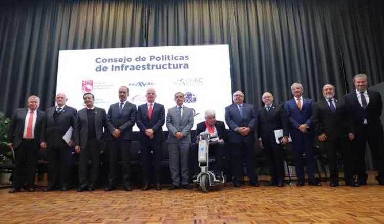 Van por 4 mil kms de carreteras, caminos artesanales y Bachetón