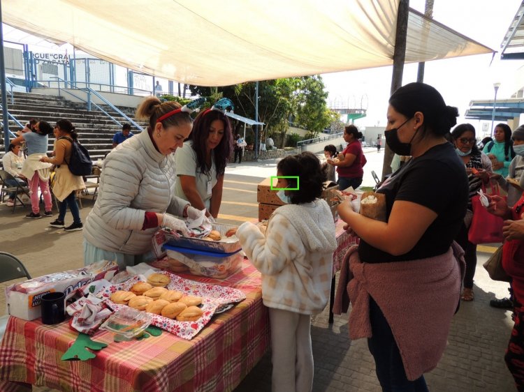 Pacientes y familias participan en  una posada del Hospital del Niño