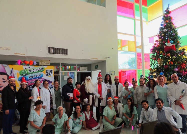 Pacientes y familias participan en  una posada del Hospital del Niño