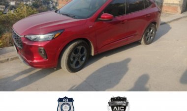Una Ford Escape cereza 2023  hurtada, hallada en Yautepec
