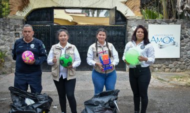 A menores de casas hogar y CAS  igualmente les llevaron presentes
