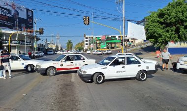Caos vial en Cuernavaca por bloqueos de taxistas