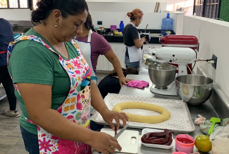 Se impartieron talleres a fin de  aprender a elaborar rosca de reyes