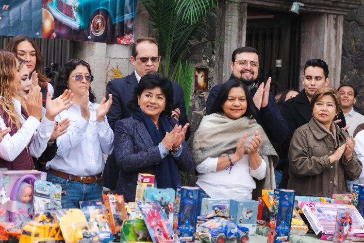 Alegra DIF a niñas y niños entrega de juguete el Día de Reyes Magos