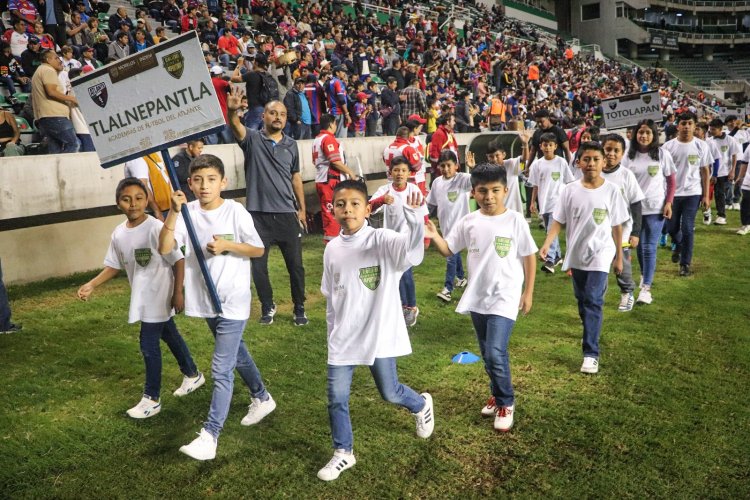 Ofrecen recorrido a ediles  en el estadio Coruco Díaz