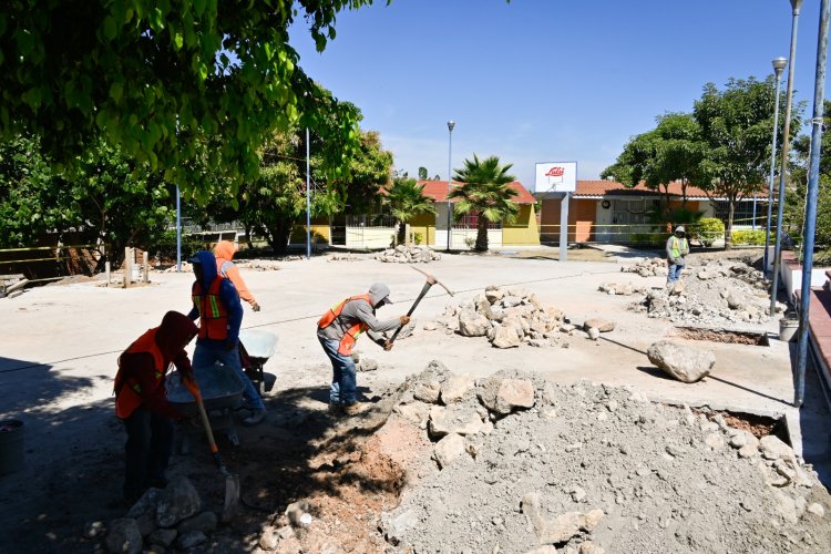 Avanza nueva techumbre en  escuela de Tequesquitengo