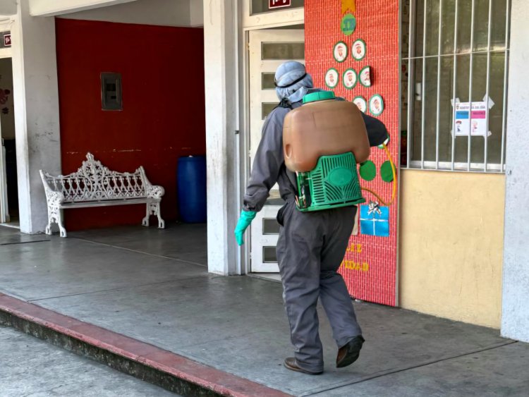 Fumigación en escuelas para evitar varios males