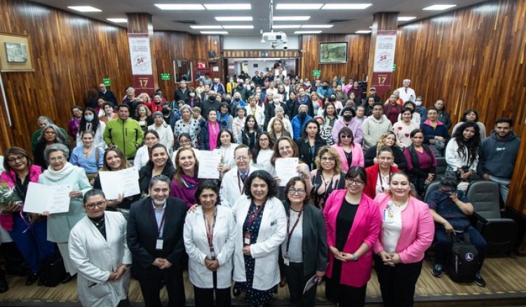 Reciben mujeres sobrevivientes de  cáncer de mama prótesis externas