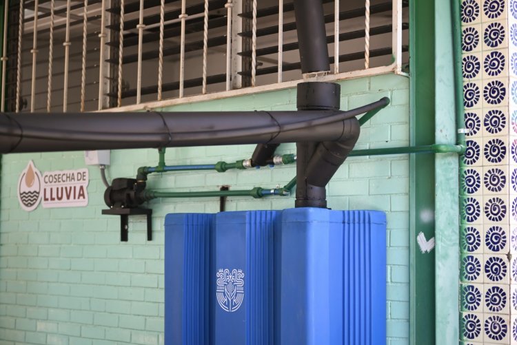 Alumnos aprenden sobre la  Cosecha de Lluvia en Jojutla