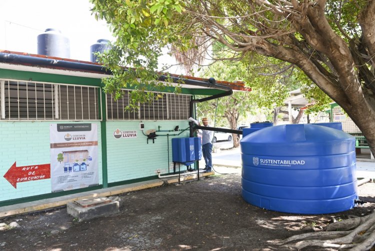 Alumnos aprenden sobre la  Cosecha de Lluvia en Jojutla