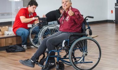 Sedif entregó sillas de ruedas  y dio capacitación en armado