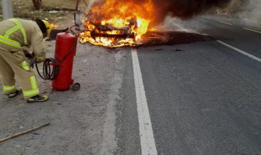 Quedó completamente calcinado,  un vehículo en el Cañón de Lobos