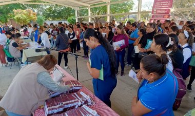 En medio de caos, se  inició entrega de beca