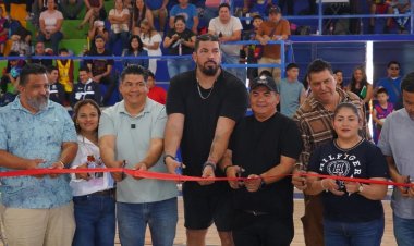 Inauguran Horacio Llamas y Paco Sánchez nueva cancha para menores en Yecapixtla