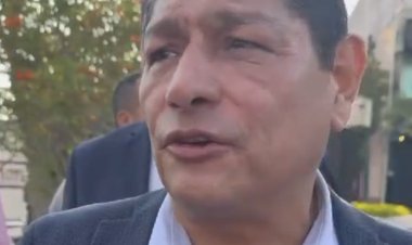 Pese a llamado a retirarse,  Corona se aferra al cargo