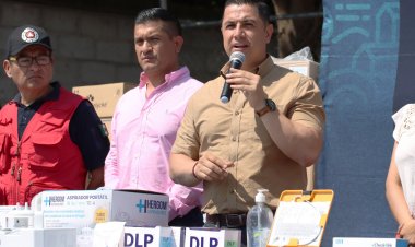 Eder Rodríguez entrega material  de trabajo a Unidad de Rescate
