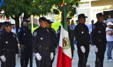 Alcalde de Jojutla encabezó desfile  por el lábaro patrio en El Jicarero