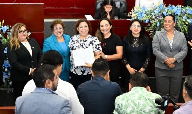 Reconocen a trabajadores  de la radio y la televisión