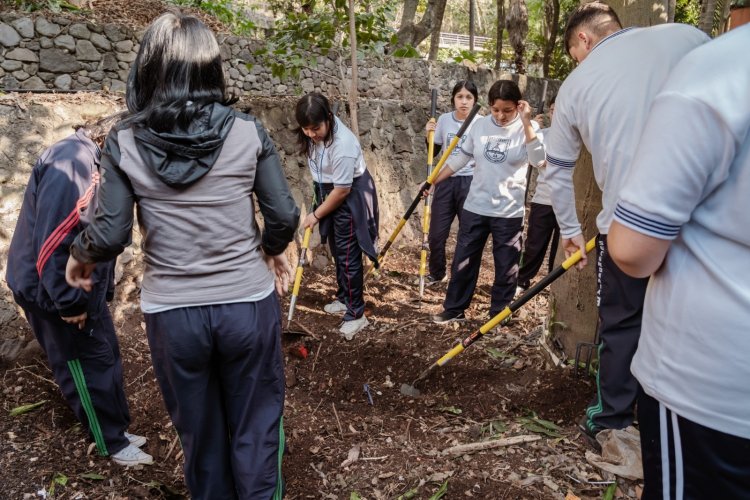 Escuelas secundarias reciben  educación sobre el ambiente