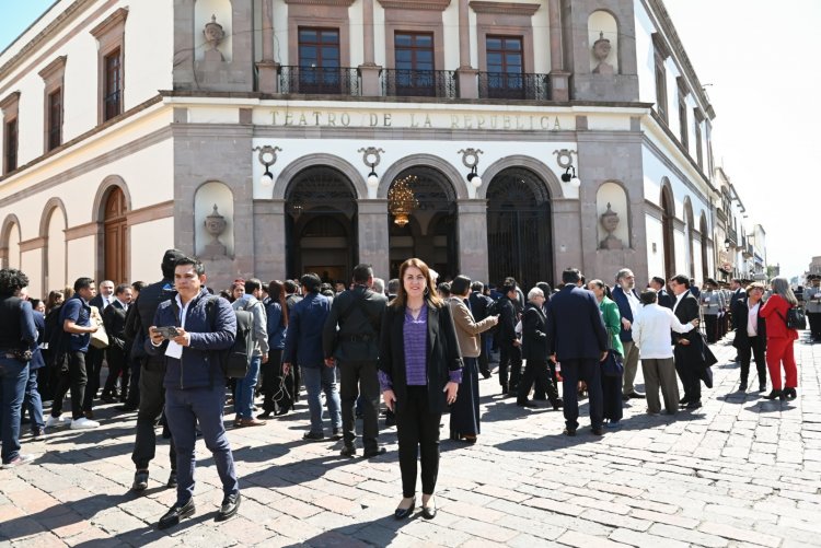 Reiteró apoyo a Sheinbaum la gobernadora  González Saravia en el festejo constitucional