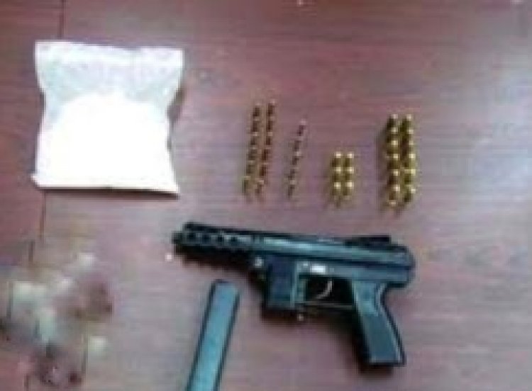 Capturan a joven con arma, drogas y una moto robada