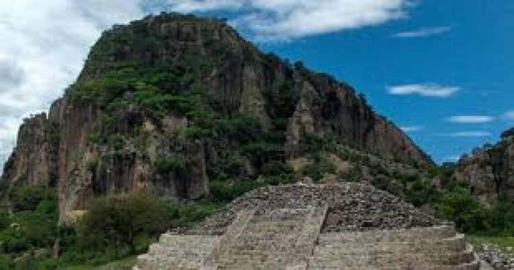 Regresó ya a Chalcatzingo, su  hogar, el Monstruo de la Tierra