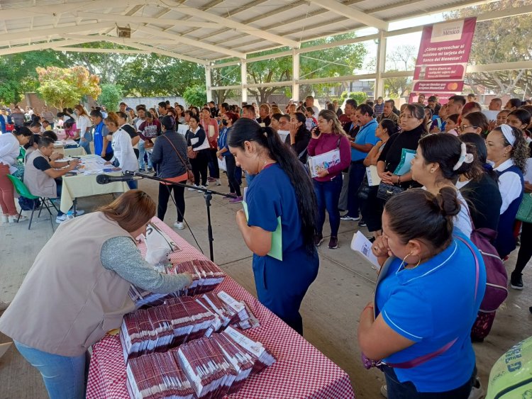 En medio de caos, se  inició entrega de beca