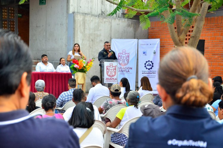 Campaña de alfabetización  en S. María Tlatenchi, Jojutla