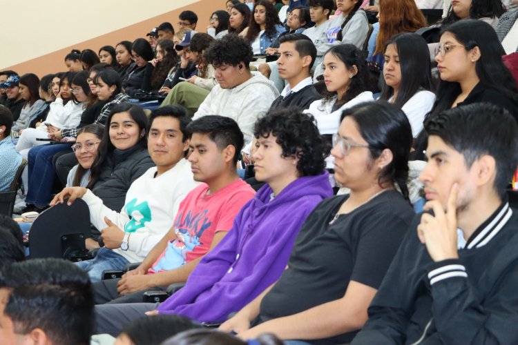 Dieron conferencia a jóvenes  sobre las relaciones sanas