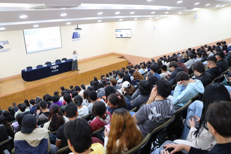 Dieron conferencia a jóvenes  sobre las relaciones sanas