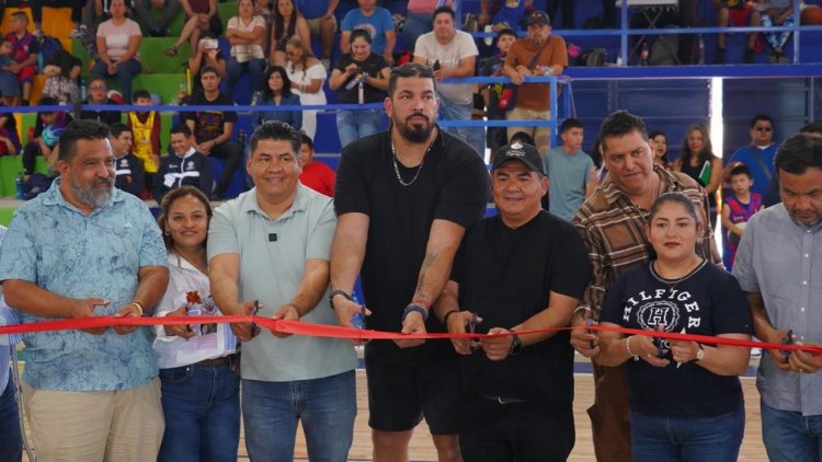 Inauguran Horacio Llamas y Paco Sánchez nueva cancha para menores en Yecapixtla