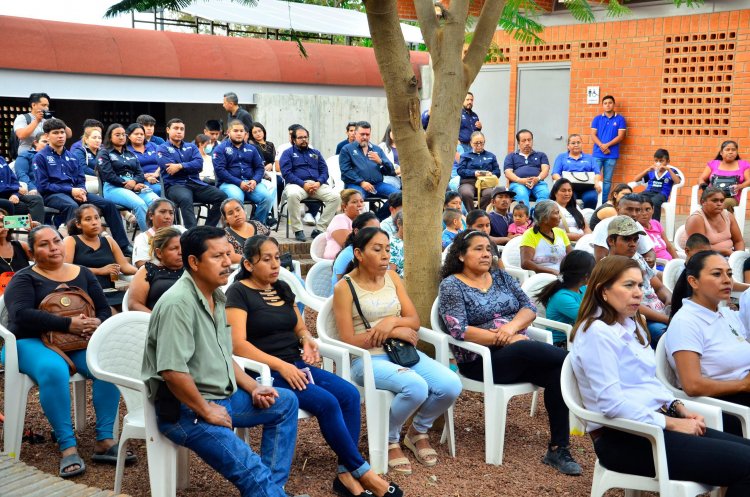 Campaña de alfabetización  en S. María Tlatenchi, Jojutla