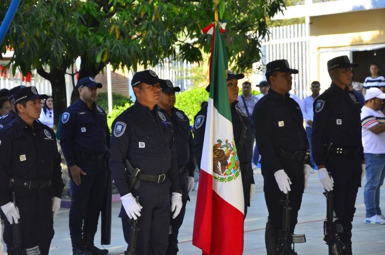 Alcalde de Jojutla encabezó desfile  por el lábaro patrio en El Jicarero