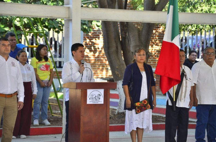 Alcalde de Jojutla encabezó desfile  por el lábaro patrio en El Jicarero