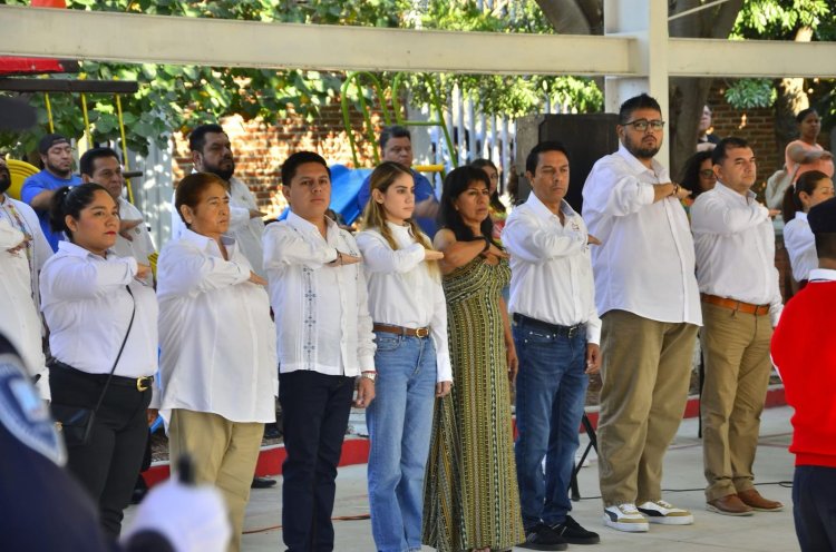 Alcalde de Jojutla encabezó desfile  por el lábaro patrio en El Jicarero