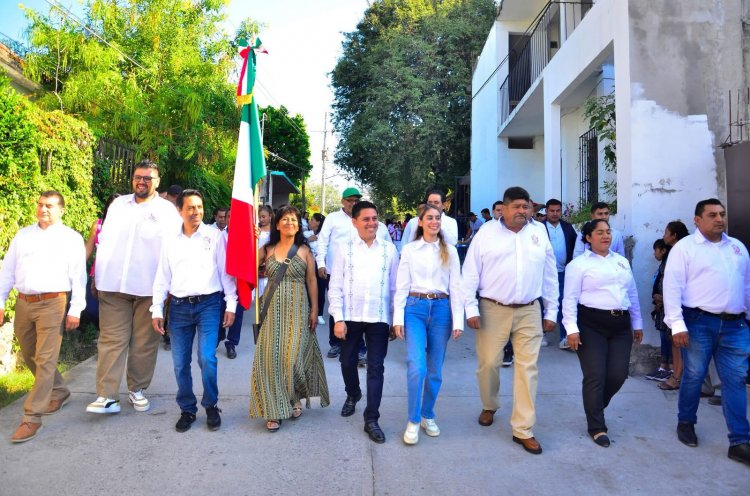 Alcalde de Jojutla encabezó desfile  por el lábaro patrio en El Jicarero